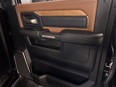 Used 2024 RAM 2500 Limited image 33