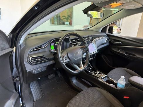 Used 2023 Chevrolet Bolt EUV LT w/ Comfort Package FWD image 4
