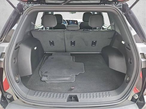 Certified 2025 Chevrolet Equinox LT FWD image 10