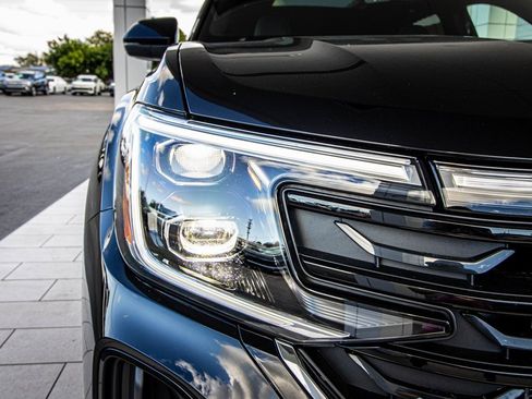 New 2026 Volkswagen Atlas Cross Sport SE image 7