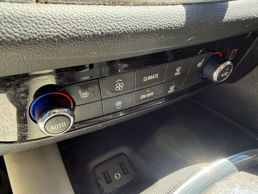 Used 2019 Buick Enclave Essence FWD image 13