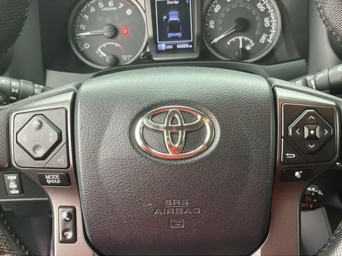 Used 2017 Toyota Tacoma TRD Off-Road image 11