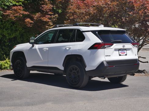 Used 2020 Toyota RAV4 LE AWD/4WD image 17