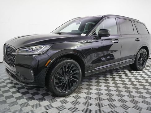 New 2026 Lincoln Aviator Reserve w/ Jet Appearance Package AWD/4WD image 2