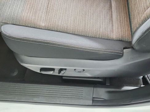 Used 2023 Nissan Rogue SV FWD image 18