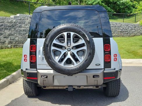 Used 2021 Land Rover Defender 110 X-Dynamic SE AWD/4WD image 7