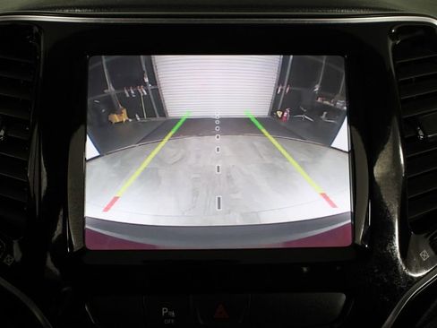 Used 2019 Jeep Cherokee Limited image 30