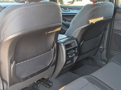 Used 2024 Jeep Grand Cherokee Laredo X image 17