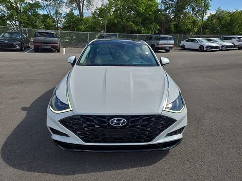 Used 2022 Hyundai Sonata Limited w/ Preferred Accessory Package FWD image 3