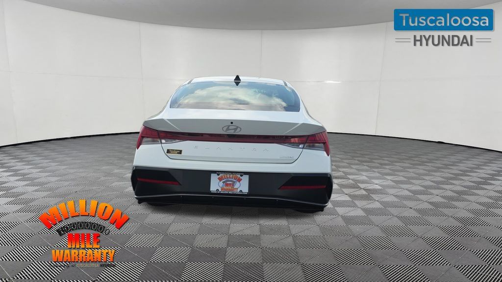 Used 2026 Hyundai Elantra Limited FWD image 7