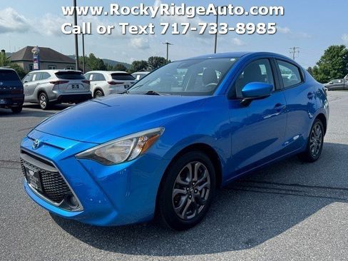 Used 2019 Toyota Yaris LE FWD image 3