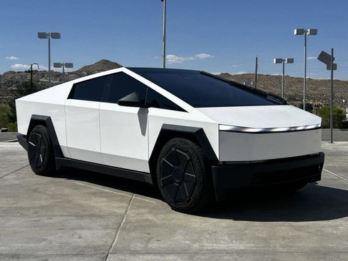 Used 2024 Tesla Cybertruck AWD Crew Cab image 11