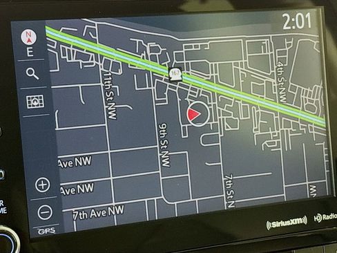 Used 2021 Toyota Highlander XLE image 15