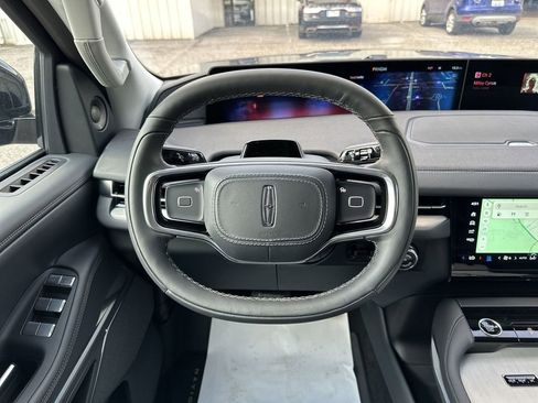 New 2025 Lincoln Navigator Reserve AWD/4WD image 14
