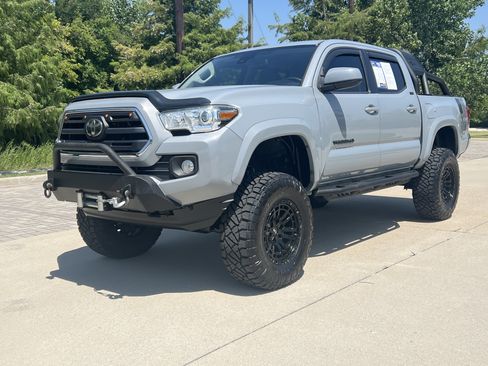 Used 2019 Toyota Tacoma SR5 AWD/4WD image 4
