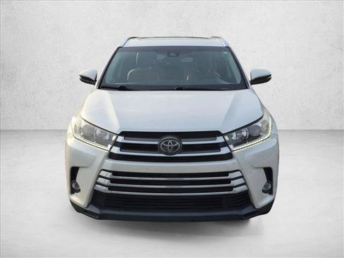 Used 2019 Toyota Highlander Limited FWD image 2