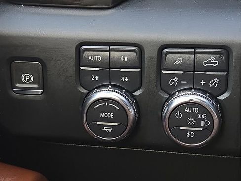 Used 2024 GMC Sierra 2500 Denali Ultimate image 26