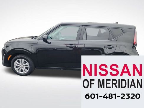 Used 2023 Kia Soul LX image 2