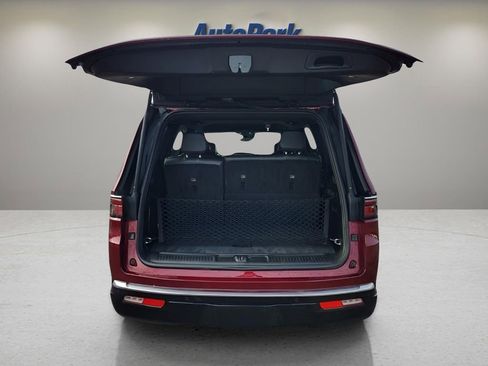 Used 2022 Jeep Wagoneer Series III w/ Flexible Seating Group AWD/4WD image 9
