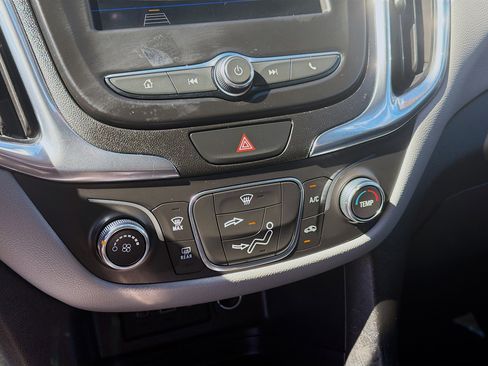 Used 2019 Chevrolet Equinox LS image 13