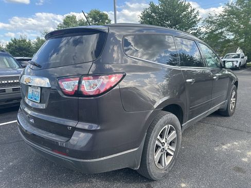 Used 2017 Chevrolet Traverse LT FWD image 3