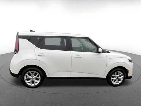 Used 2025 Kia Soul LX w/ LX Technology Package image 16