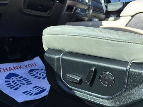 Used 2019 Ford Expedition Platinum image 11