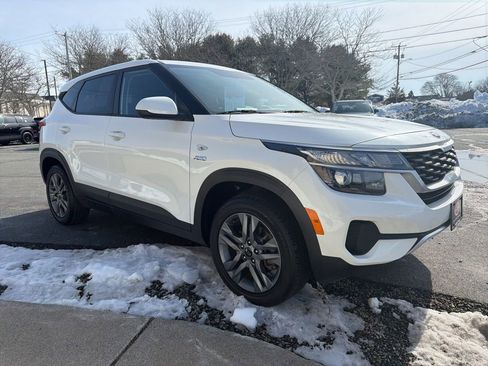 Used 2021 Kia Seltos LX image 3