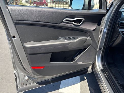 Used 2025 Kia Sportage LX FWD image 18