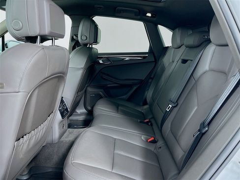 Certified 2025 Porsche Macan image 20
