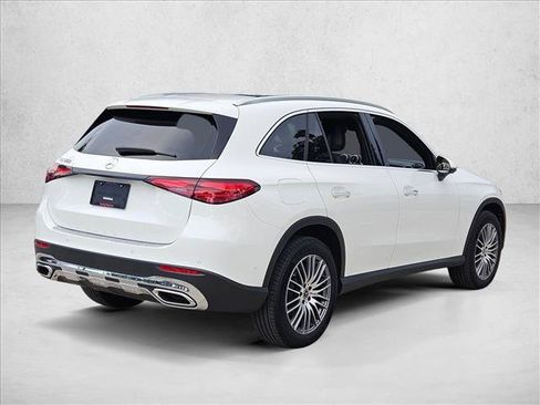 Used 2026 Mercedes-Benz GLC 300 image 2