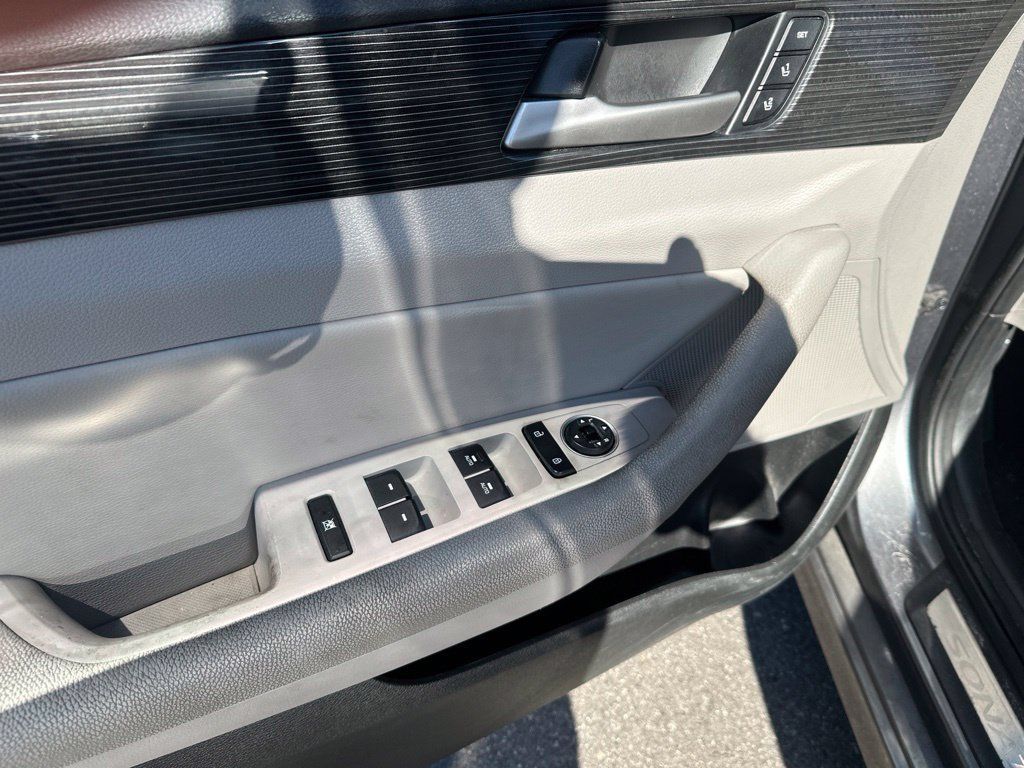 Used 2018 Hyundai Sonata Limited FWD image 15