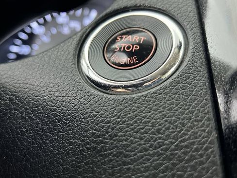 Used 2020 Nissan Rogue SV FWD image 16