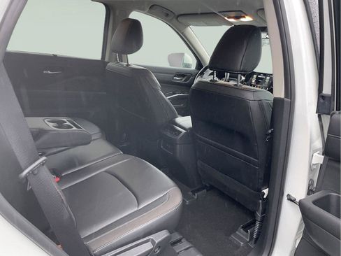Used 2023 Nissan Pathfinder SL AWD/4WD image 18