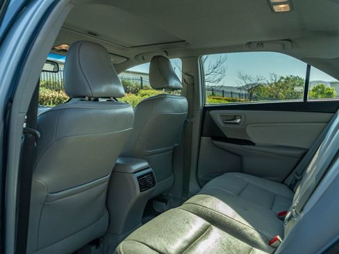 Used 2016 Toyota Camry XLE w/ Moonroof Package FWD image 9