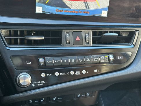 Used 2025 Lexus ES 300h w/ Premium Package image 21