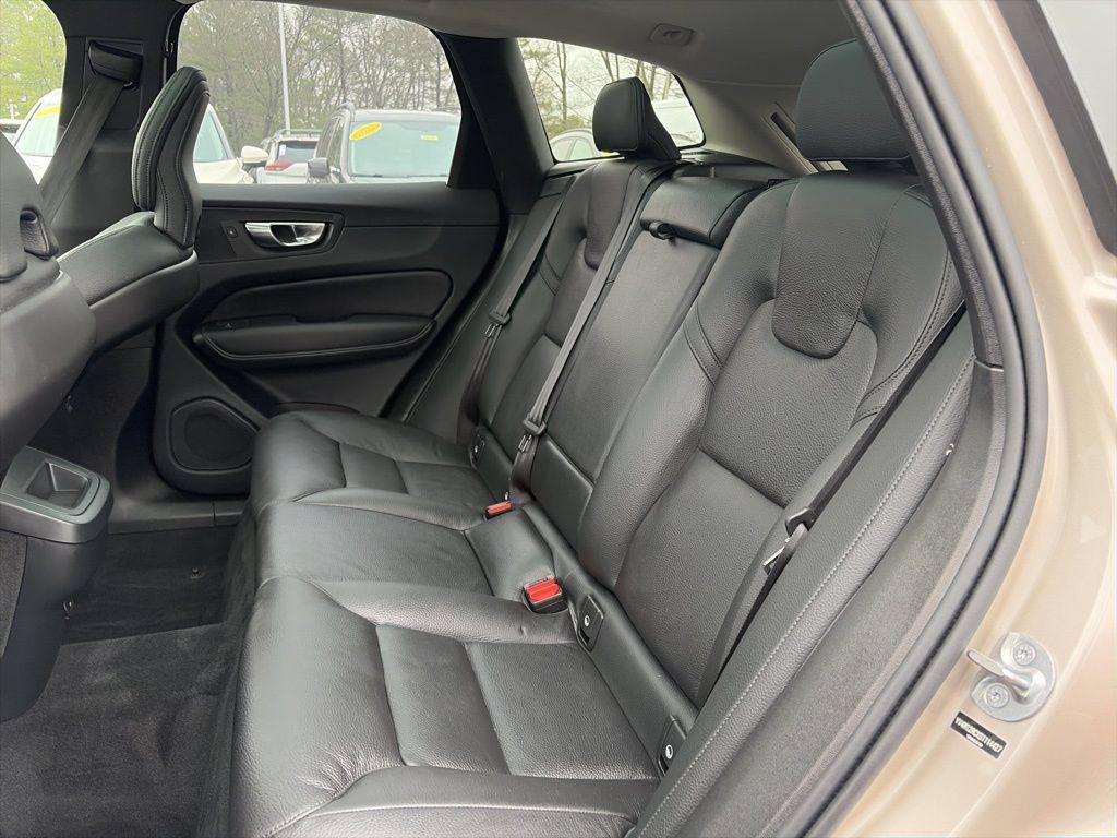 Used 2025 Volvo XC60 B5 Plus AWD/4WD image 16