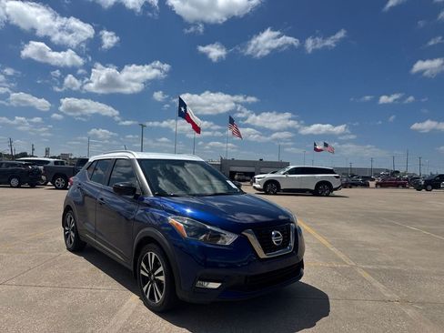 Certified 2019 Nissan Kicks SR w/ SR Premium Package FWD image 1