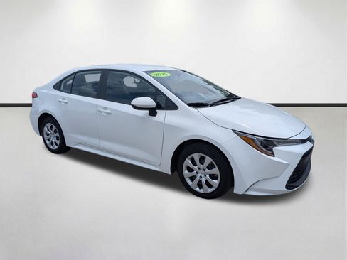 Used 2025 Toyota Corolla LE FWD image 2