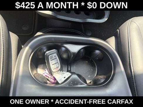 Used 2025 Chrysler Pacifica Select FWD image 27