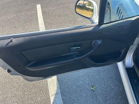 Used 1999 BMW Z3 2.5i image 9