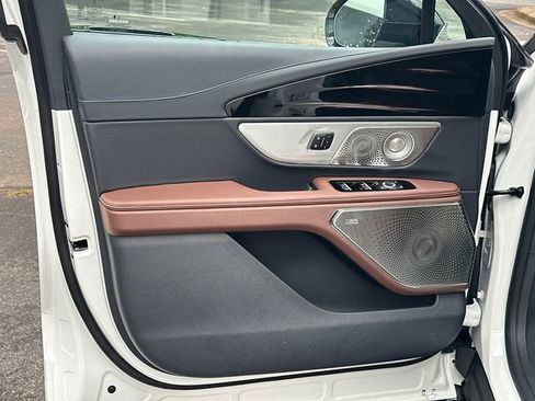 New 2026 Lincoln Nautilus Reserve AWD/4WD image 12