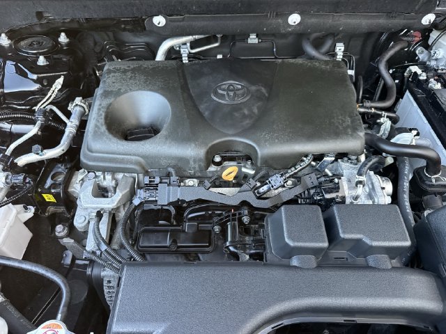 Used 2025 Toyota RAV4 XLE FWD image 33