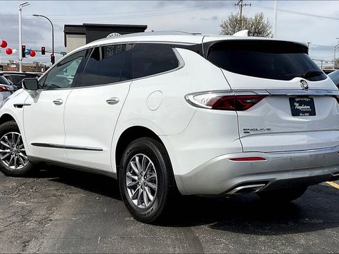 Used 2024 Buick Enclave Premium AWD/4WD image 9