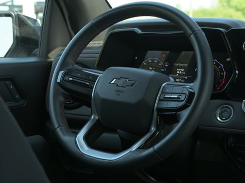 Used 2024 Chevrolet Colorado Z71 w/ Z71 Convenience Package 2 image 19