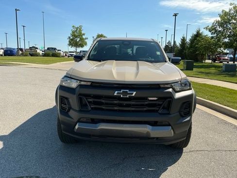 Used 2023 Chevrolet Colorado Trail Boss w/ Technology Package AWD/4WD image 9