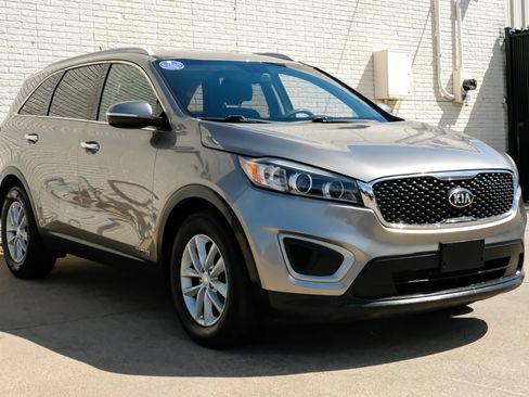 Used 2018 Kia Sorento LX AWD/4WD image 5