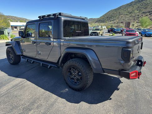 Used 2023 Jeep Gladiator Sport AWD/4WD image 6