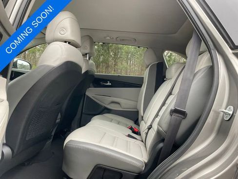 Used 2017 Kia Sorento SX image 4