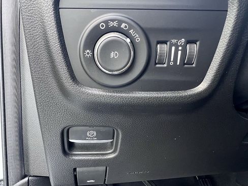 Used 2022 Jeep Grand Cherokee Limited AWD/4WD image 21